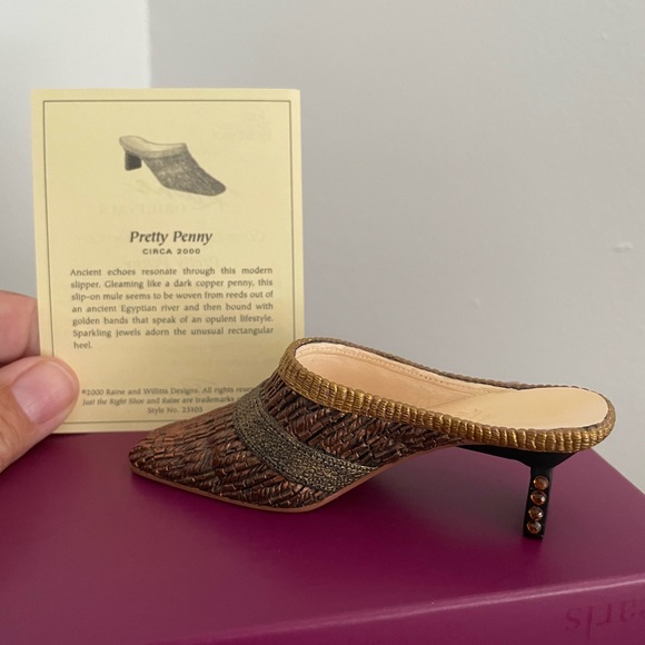 Just the Right Shoe by Raine - Picture 7 of 8